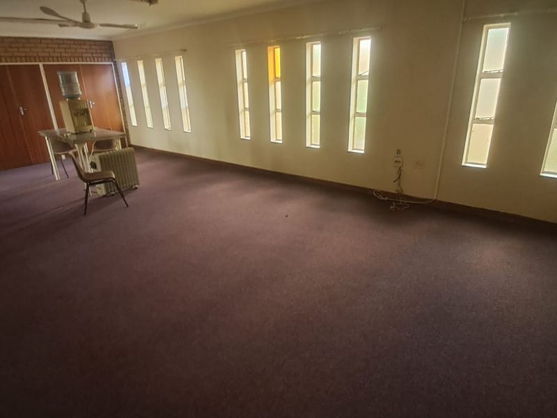 Office/Classrooms To Rent in Noordheuwel - Photo 7