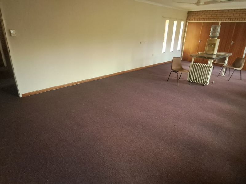 Office/Classrooms To Rent in Noordheuwel - Photo 6