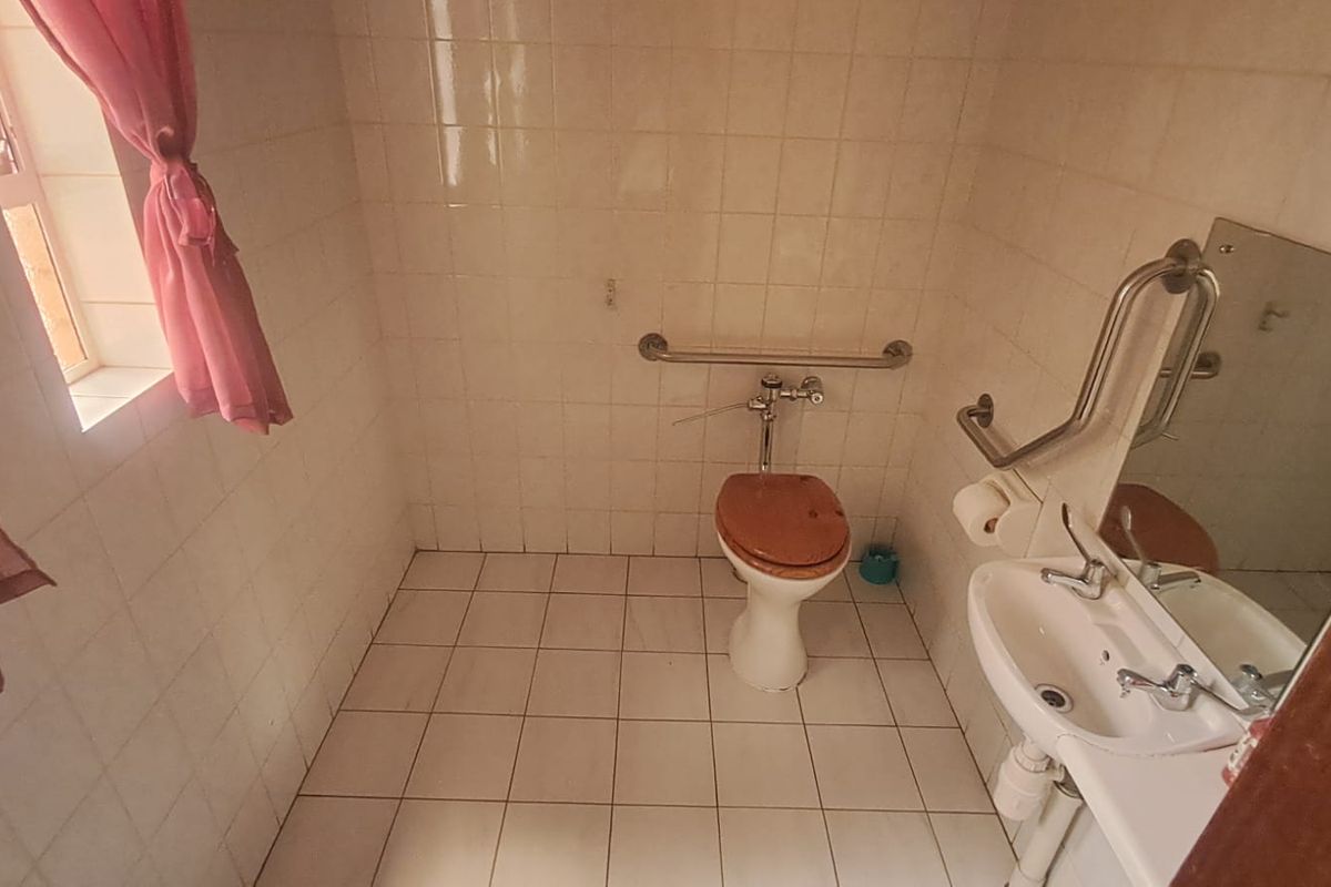 Office/Classrooms To Rent in Noordheuwel - Photo 2