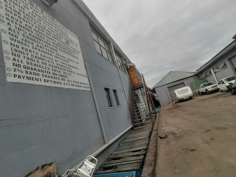 8 329sqm warehouse in isiphingo rail - Photo 4