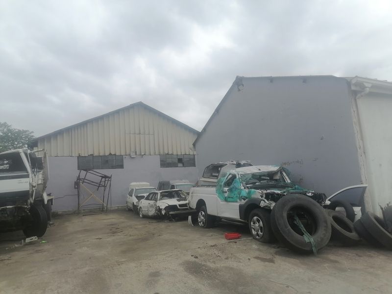8 329sqm warehouse in isiphingo rail - Photo 3