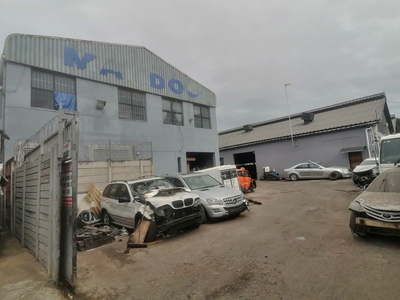 8 329sqm warehouse in isiphingo rail - Photo 2