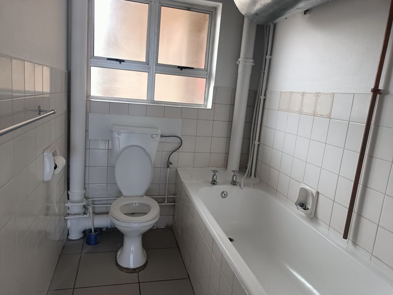 BACHELOR BY THE SEA - Photo 3