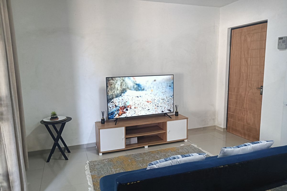 WELL-APPOINTED UNIT IN ATHLONE PARK - Photo 3