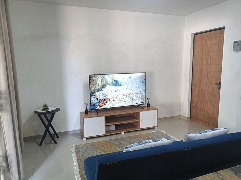 WELL-APPOINTED UNIT IN ATHLONE PARK - Photo 3