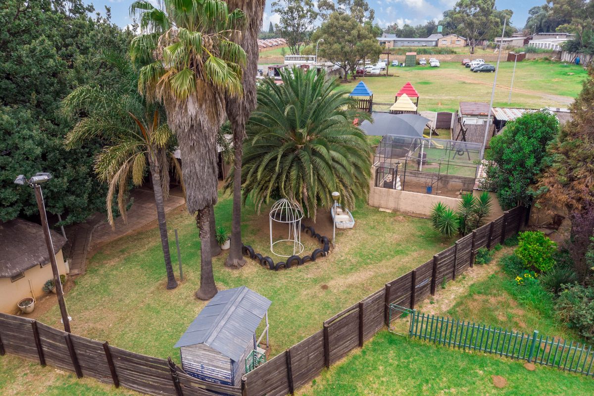 LIVE. WORK. PLAY. – All in One Incredible Property! - Photo 3