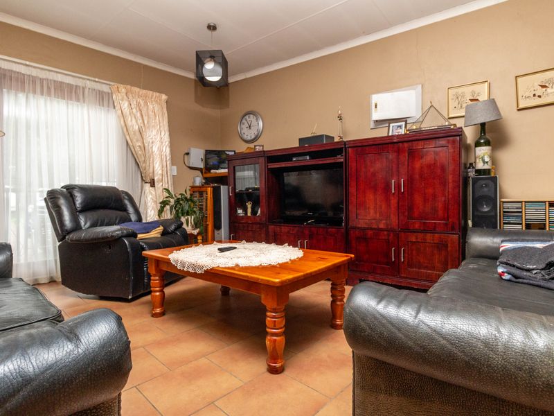 LIVE. WORK. PLAY. – All in One Incredible Property! - Photo 8