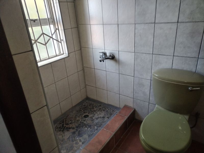 DON'T MISS OUT 9 BEDROOM HOUSE FOR SALE - Photo 9