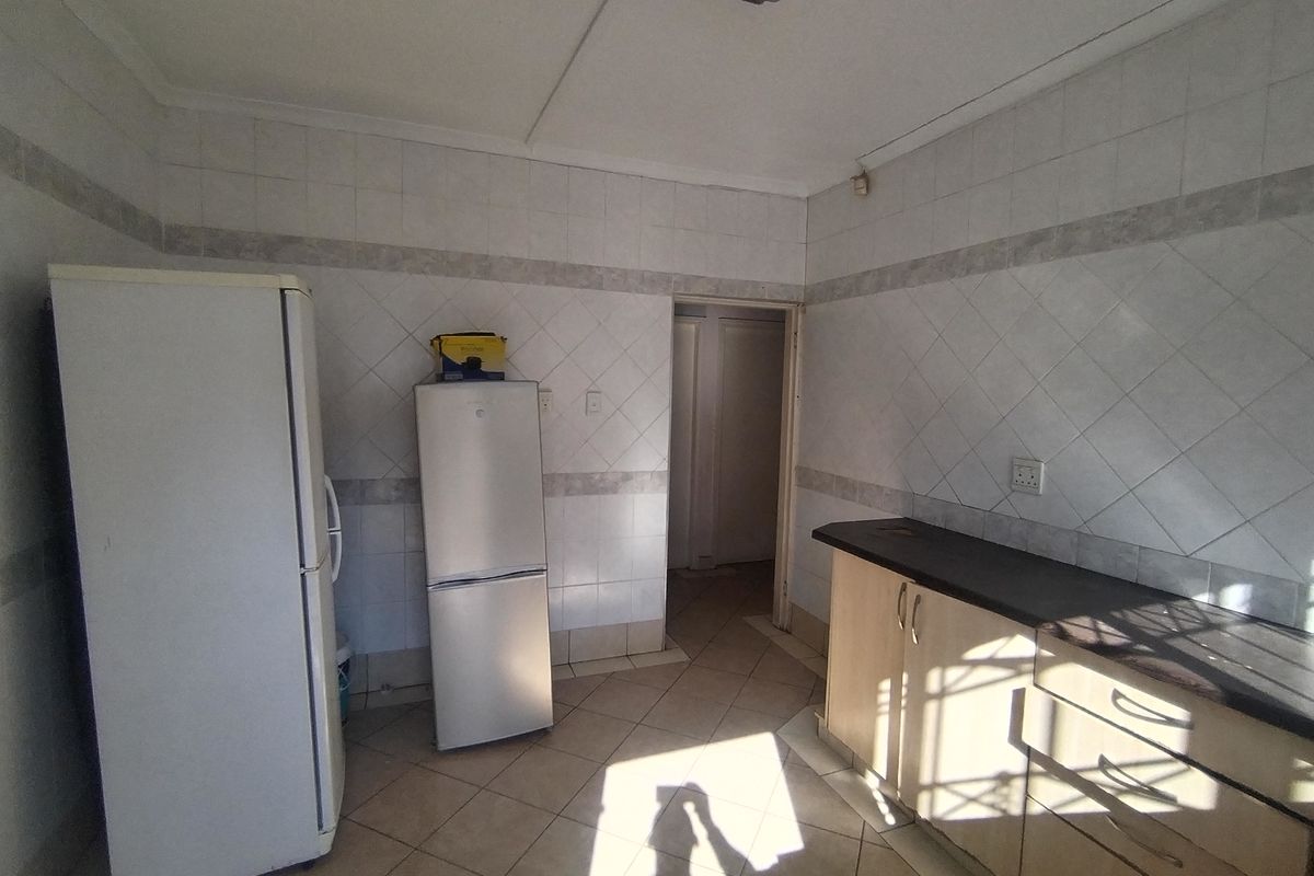 DON'T MISS OUT 9 BEDROOM HOUSE FOR SALE - Photo 5