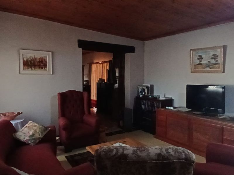 3-Bedroom Home with Workshop, Storeroom & Unfinished Granny Flat on a 2 Ha Smallholding – Tarlton - Photo 10