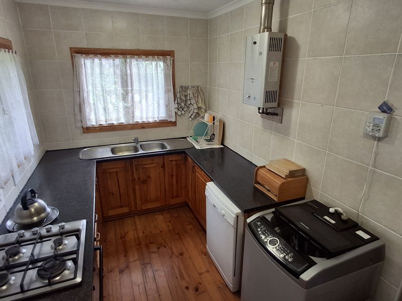 Coastal Living Meets Modern Comfort - Photo 4