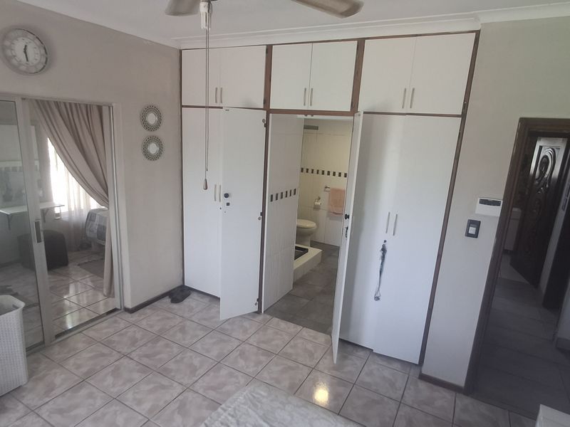 Coastal Comfort with Panoramic Ocean Views - Photo 10