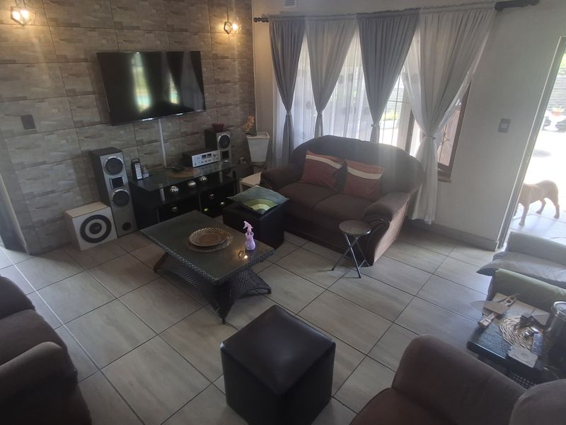 Coastal Comfort with Panoramic Ocean Views - Photo 7