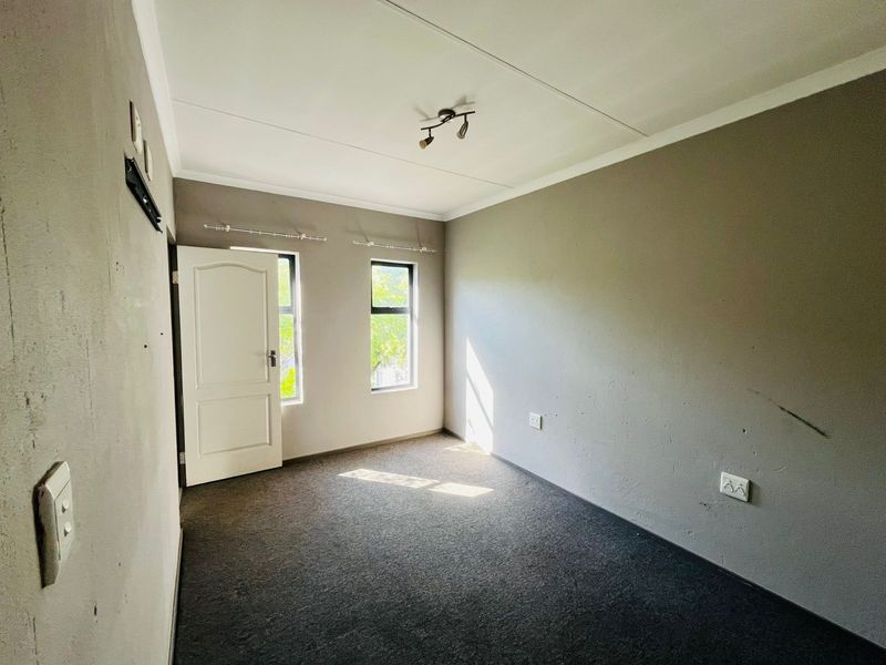 Three Bedroom Apartment for Sale in Honeydew Park. - Photo 8