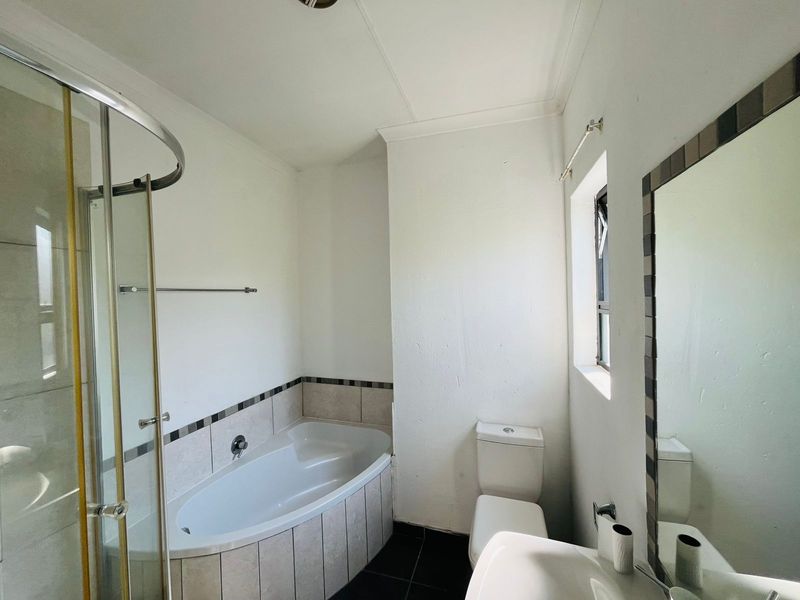 Three Bedroom Apartment for Sale in Honeydew Park. - Photo 7