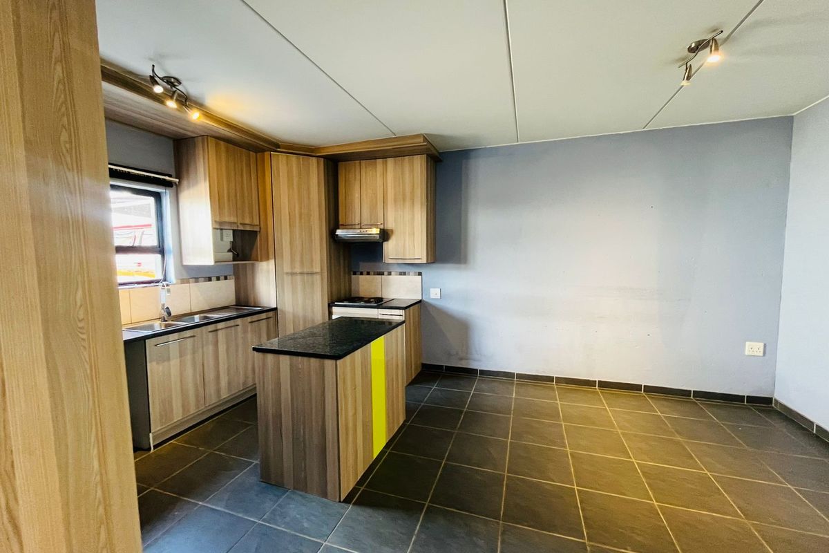 Three Bedroom Apartment for Sale in Honeydew Park. - Photo 3