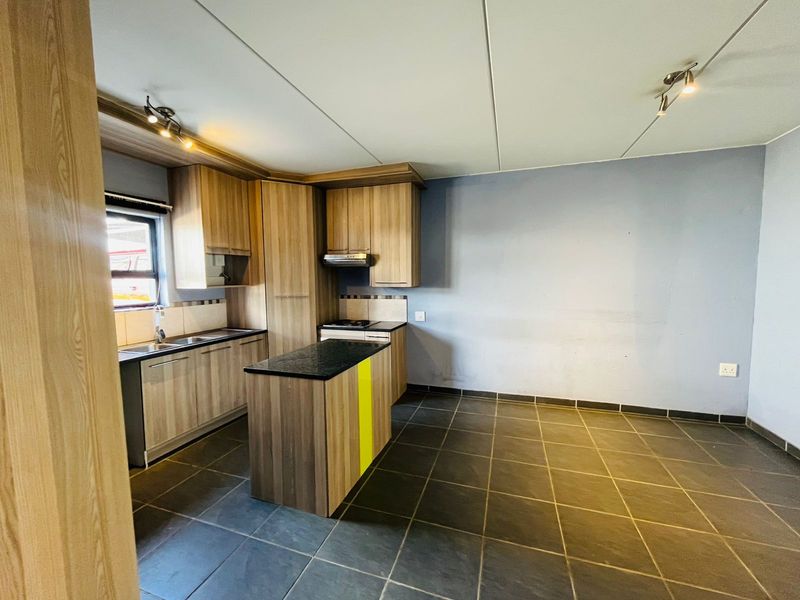 Three Bedroom Apartment for Sale in Honeydew Park. - Photo 3