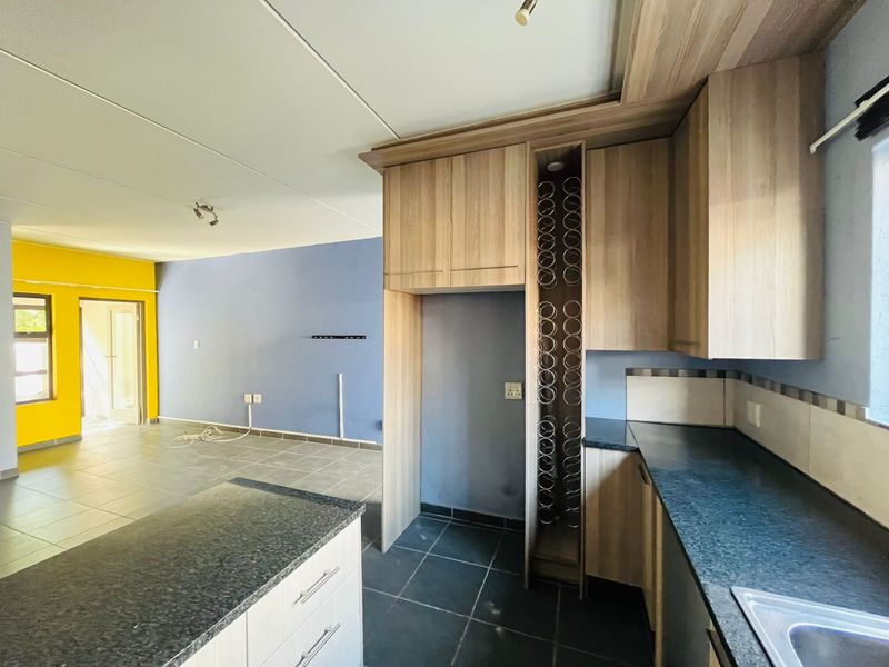 Three Bedroom Apartment for Sale in Honeydew Park. - Photo 5