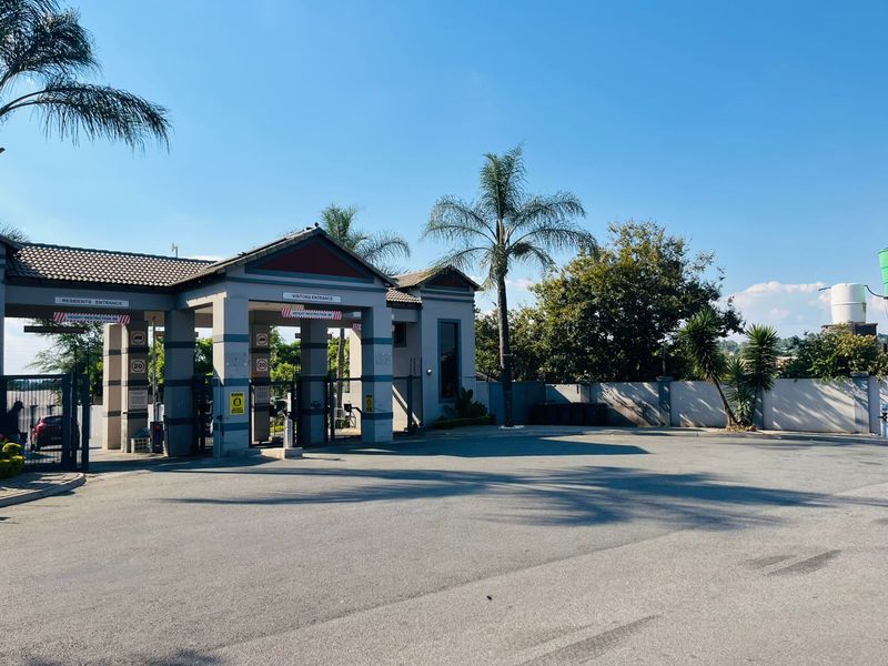 Three Bedroom Apartment for Sale in Honeydew Park. - Photo 2