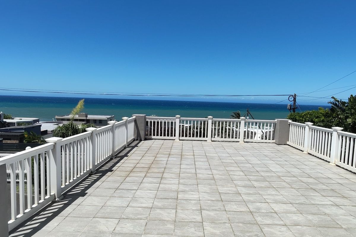 Exceptional Coastal Residence with panoramic Sea Views for sale in Uvongo - Photo 2