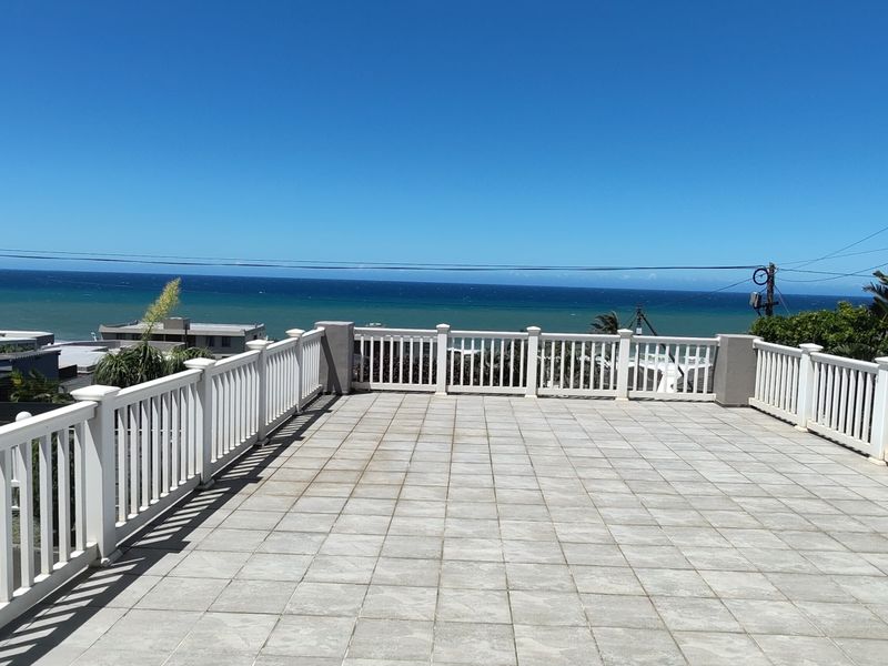 Exceptional Coastal Residence with panoramic Sea Views for sale in Uvongo - Photo 2