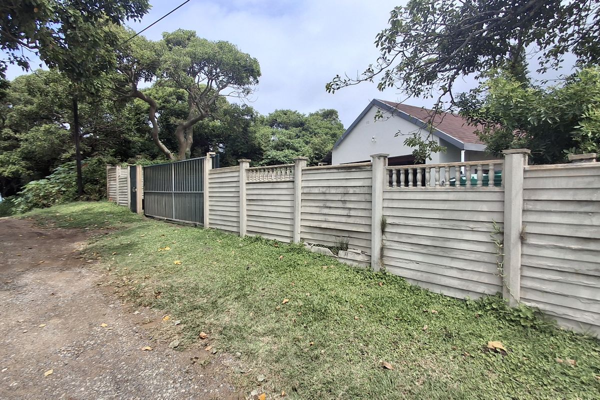 Family Home in the Heart of Port Edward - Photo 3