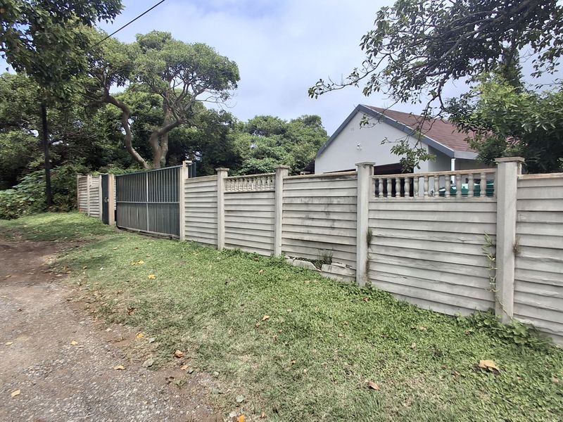 Family Home in the Heart of Port Edward - Photo 3
