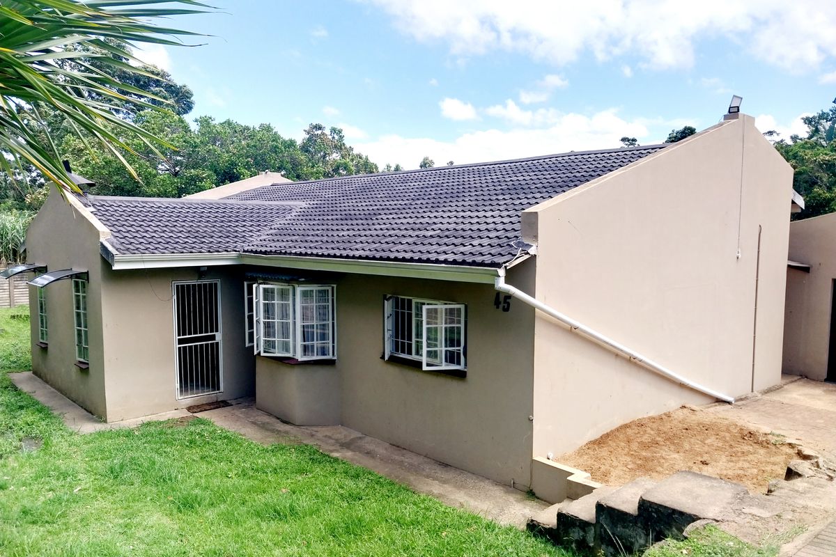 🏡 Spacious 6-Bedroom Family Home with Excellent Entertainment and Security Features - Photo 2