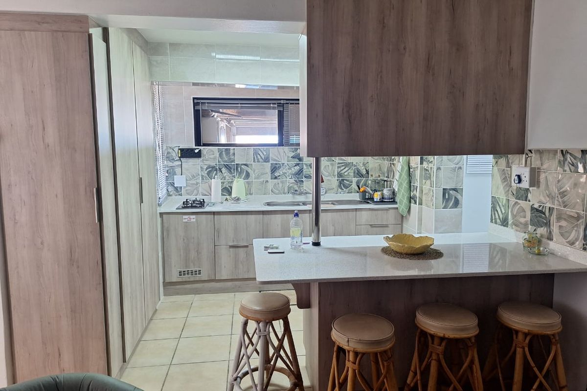 4 Bedroom Coastal Gem with amazing seaview, for sale in Manaba  Beach - Photo 2