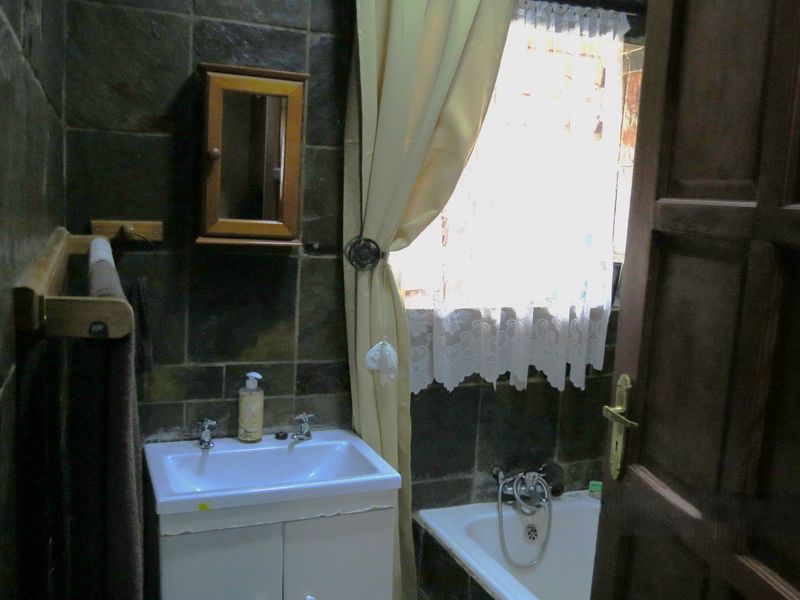 Charming 4-Bedroom Family Home with Income-Generating Flatlet - Photo 9