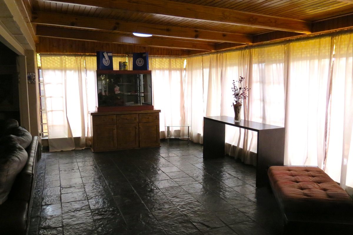 Charming 4-Bedroom Family Home with Income-Generating Flatlet - Photo 4