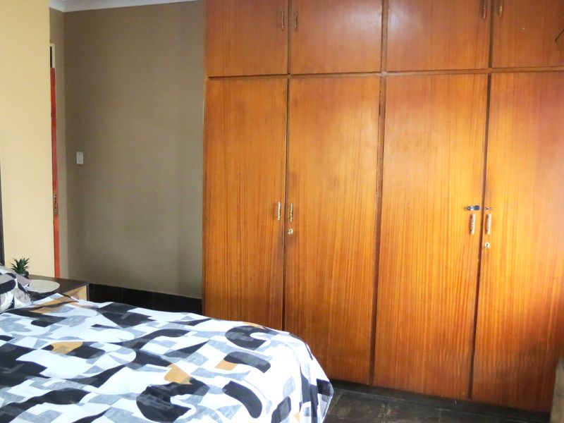 Charming 4-Bedroom Family Home with Income-Generating Flatlet - Photo 8