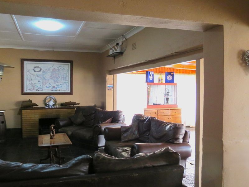 Charming 4-Bedroom Family Home with Income-Generating Flatlet - Photo 10