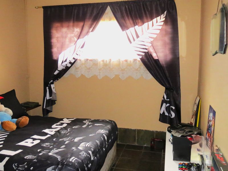 Charming 4-Bedroom Family Home with Income-Generating Flatlet - Photo 6