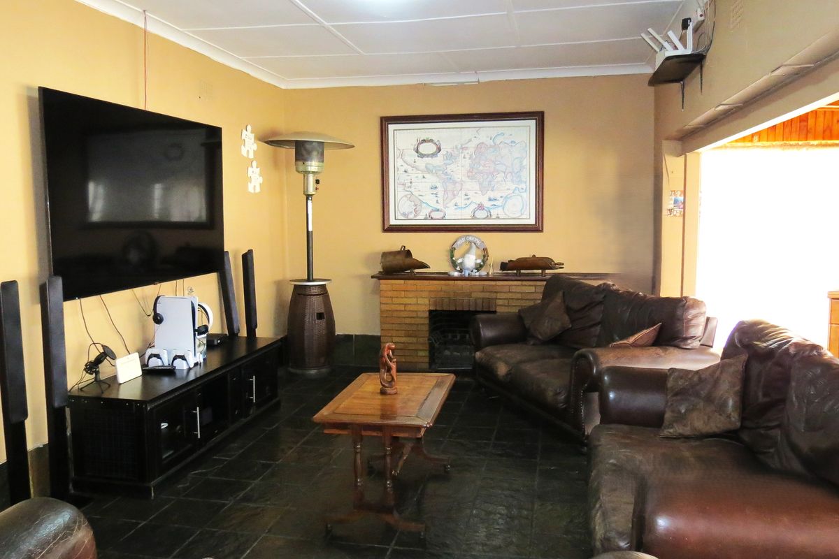 Charming 4-Bedroom Family Home with Income-Generating Flatlet - Photo 3