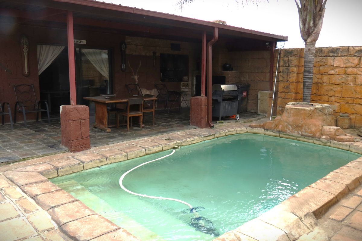 Charming 4-Bedroom Family Home with Income-Generating Flatlet - Photo 2