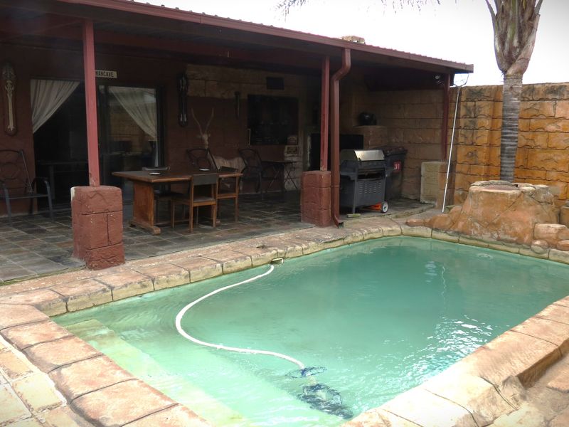 Charming 4-Bedroom Family Home with Income-Generating Flatlet - Photo 2