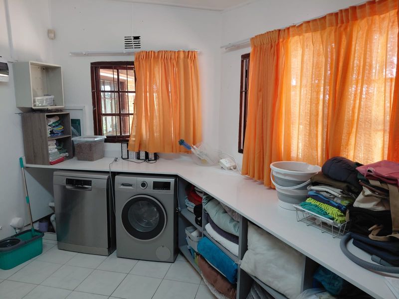 Spacious Family Home with Versatile Work from Home Options in Prime Coastal Location Ramsgate - Photo 8