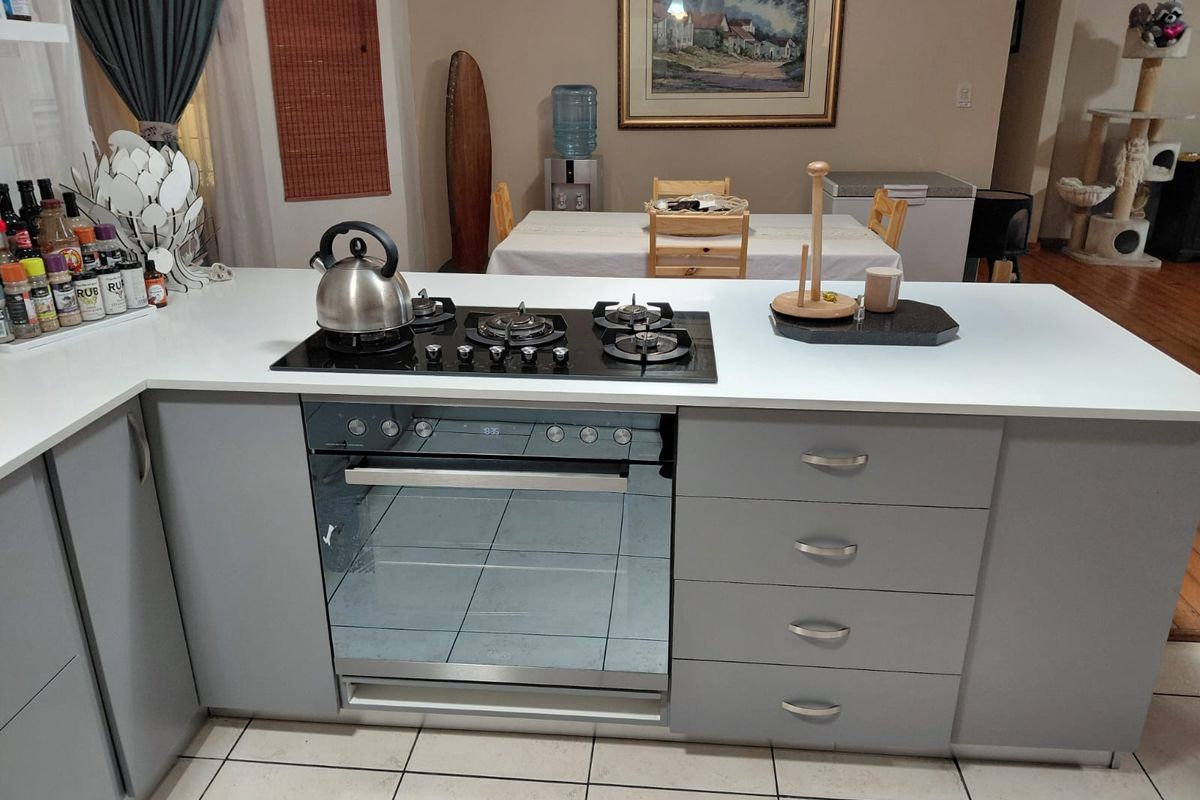 Spacious Family Home with Versatile Work from Home Options in Prime Coastal Location Ramsgate - Photo 5