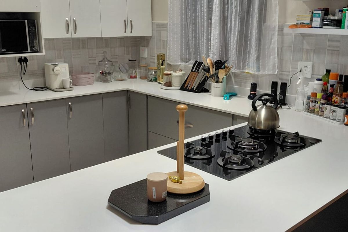 Spacious Family Home with Versatile Work from Home Options in Prime Coastal Location Ramsgate - Photo 4