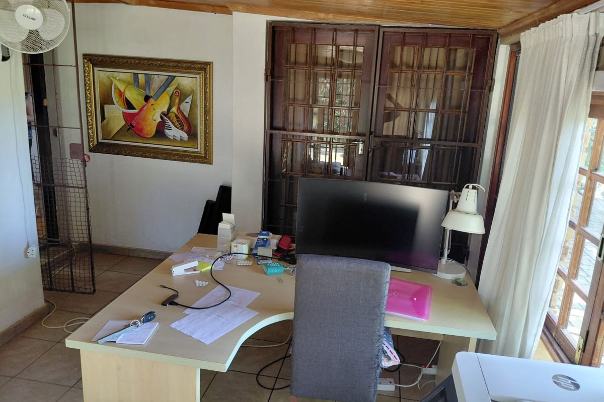 Spacious Family Home with Versatile Work from Home Options in Prime Coastal Location Ramsgate - Photo 3