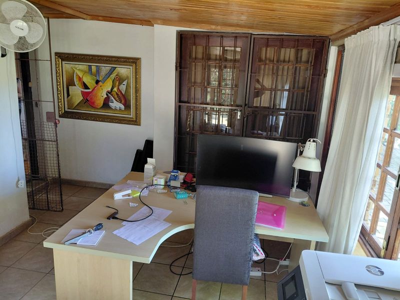 Spacious Family Home with Versatile Work from Home Options in Prime Coastal Location Ramsgate - Photo 3