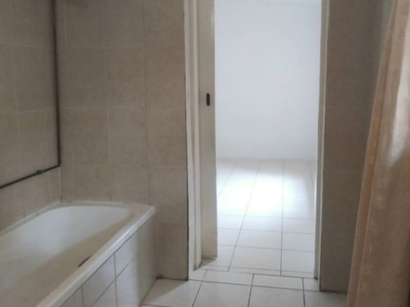 Neat Garden Flatlet to Rent in Krugersdorp North - Photo 8