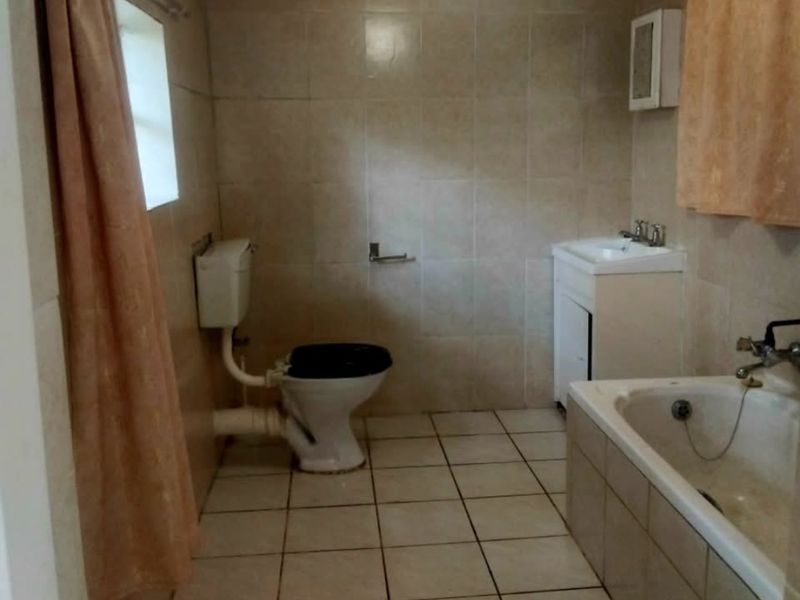 Neat Garden Flatlet to Rent in Krugersdorp North - Photo 7