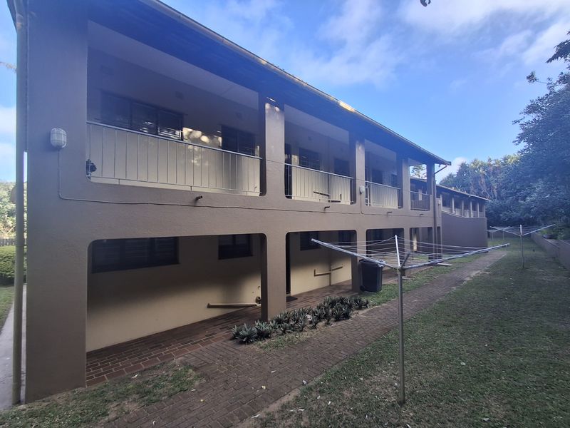 Beachfront Ground Floor Gem - Photo 2