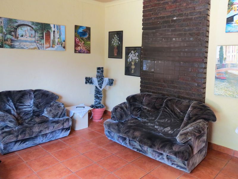 4 Bedroom Family Home with Pool & Lapa for Sale in Mindalore Ext. 1 - Photo 7