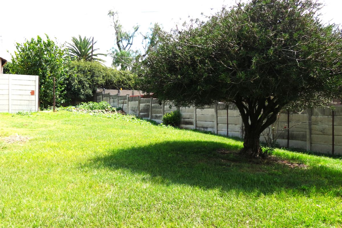 4 Bedroom Family Home with Pool & Lapa for Sale in Mindalore Ext. 1 - Photo 5