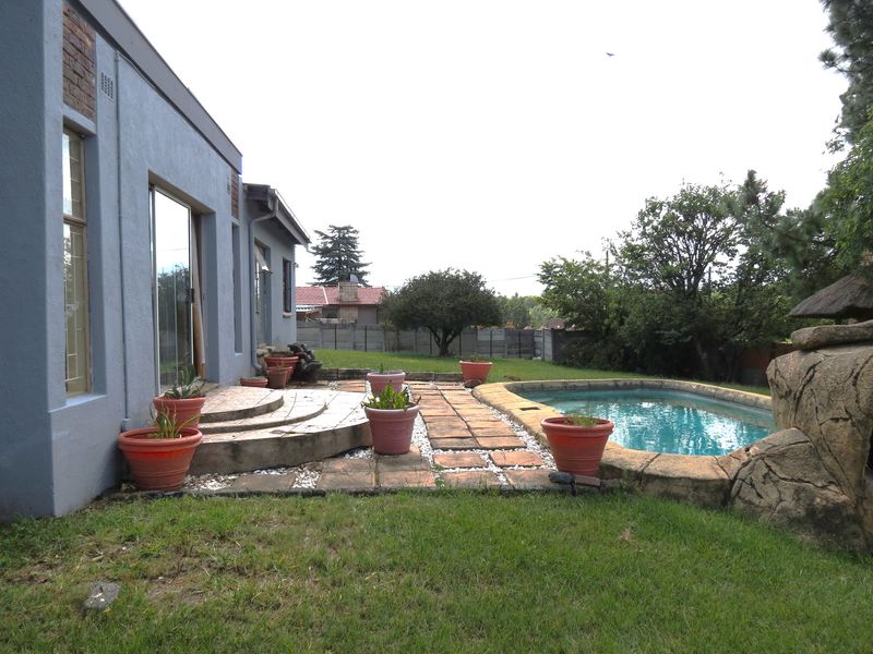 4 Bedroom Family Home with Pool & Lapa for Sale in Mindalore Ext. 1 - Photo 3