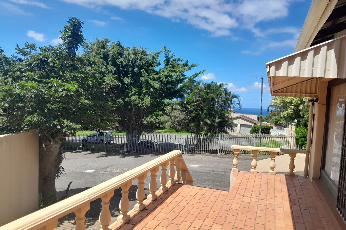 Stunning 4 Bedroom Family Home with Breathtaking Sea Views - Photo 2