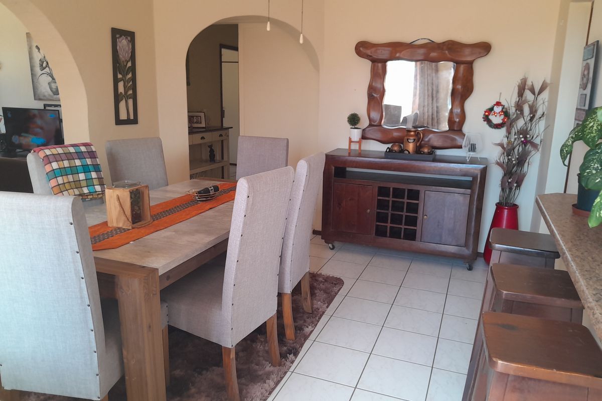 Stunning 4 Bedroom Family Home with Breathtaking Sea Views - Photo 3